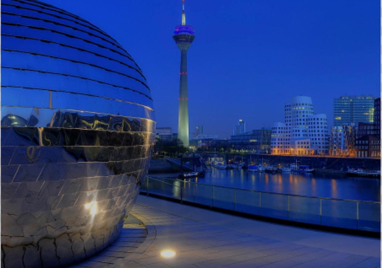 Medienhafen Apartment Direkt Am Zentrum 뒤셀도르프 외부 사진